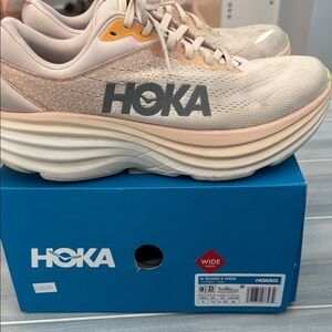 Hoka Bondi 8 Women's Athletic Shoes - Cream and Peach